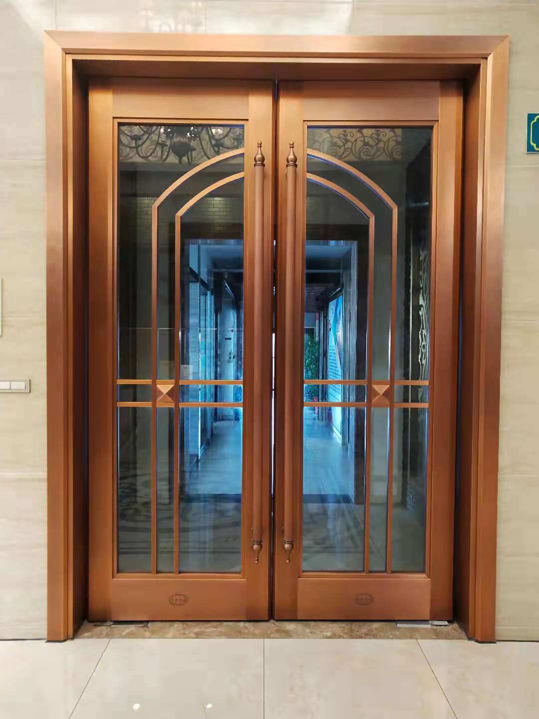 玻璃銅門實(shí)物圖片及玻璃銅門保養(yǎng)方法「權(quán)威發(fā)布」